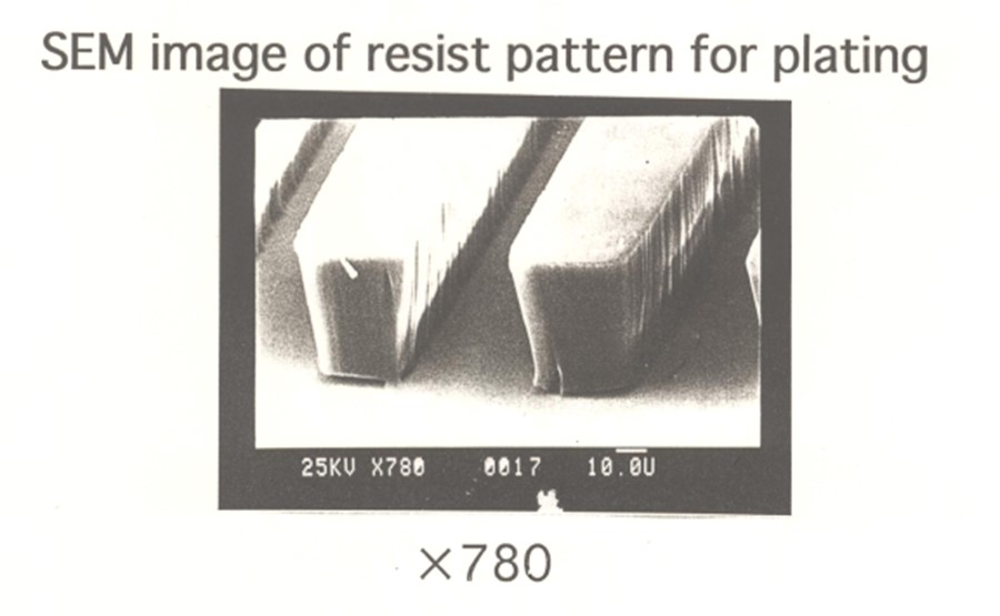 回路基板用のネガ型レジストパターン